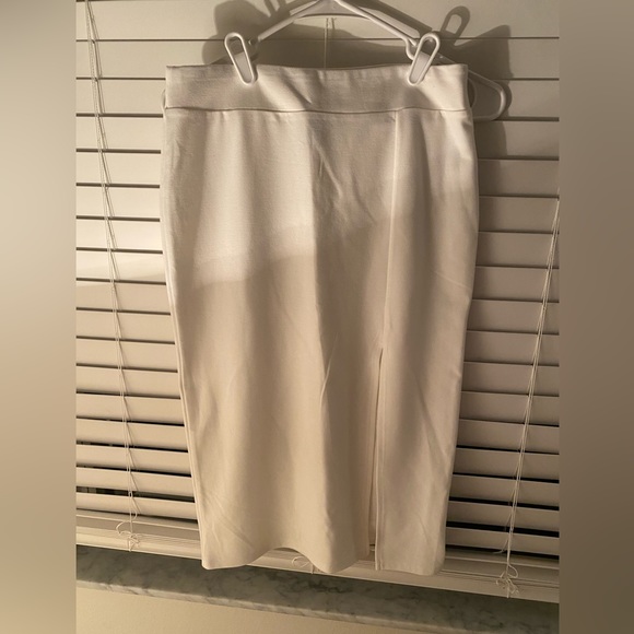 Forever 21 Midi body-con white skirt - Picture 2 of 3